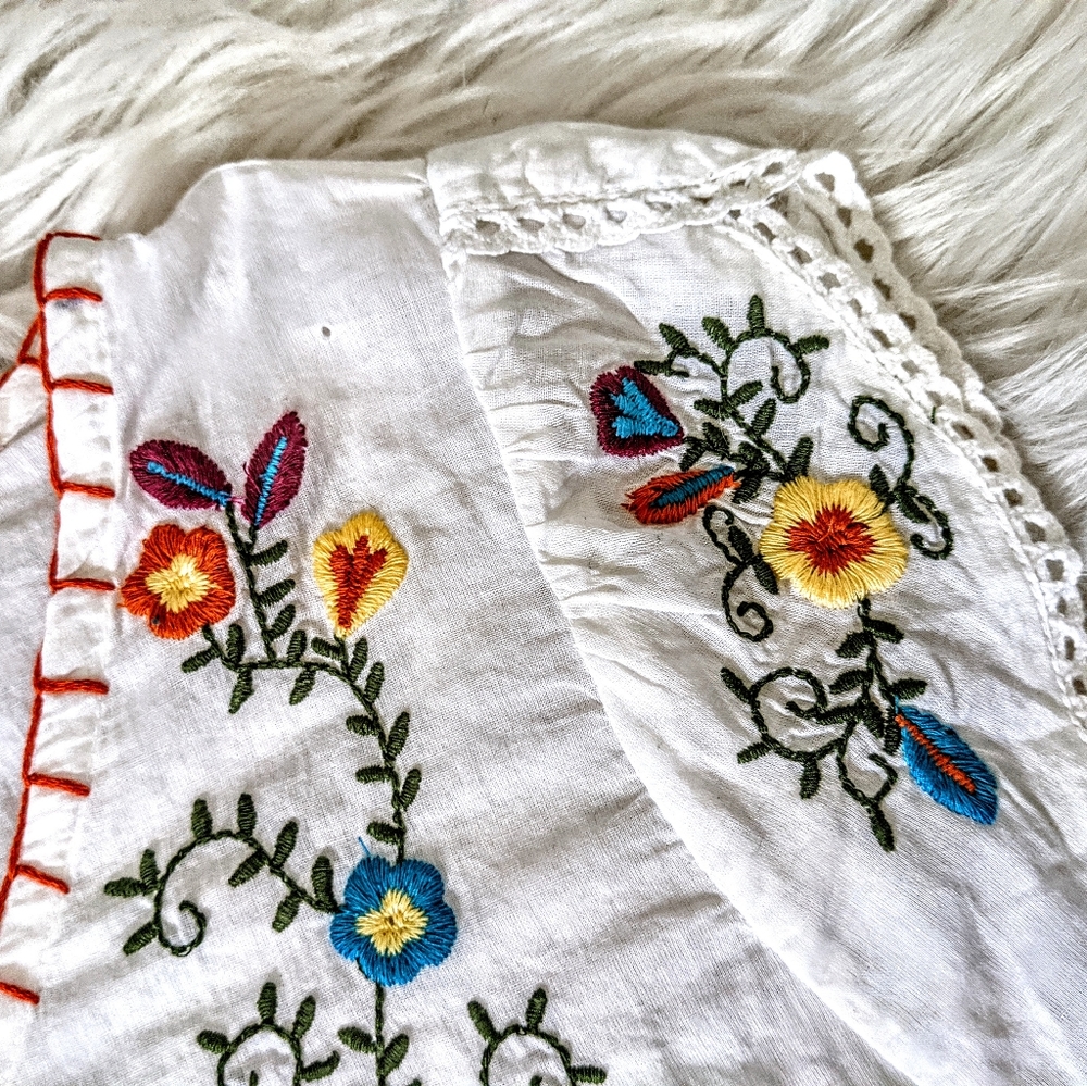 🔴SOLD🔴 Bila SMALL Peasant Blouse Embroidered Top - Picture 5 of 8
